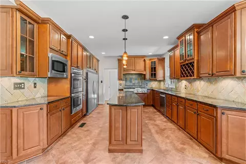 Kitchen - 7492 Devon Lane, Manassas, VA 20112 photo 3 of 4