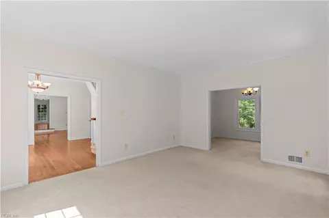 Living - 7492 Devon Lane, Manassas, VA 20112 photo 5 of 7