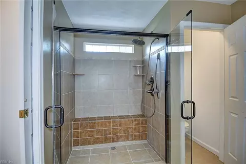 Bath - 2532 Lanier St, Chesapeake, VA 23324 photo 3 of 8