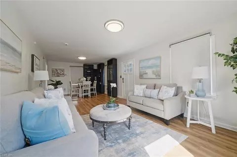Living - 607 Lee St, Hampton, VA 23669 photo 2 of 2