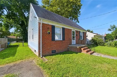 Exterior - 607 Lee St, Hampton, VA 23669 photo 2 of 5