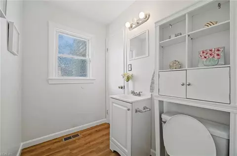 Bath - 607 Lee St, Hampton, VA 23669 photo 1 of 3