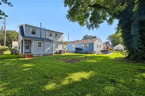 Exterior - 607 Lee St, Hampton, VA 23669 photo 4 of 5
