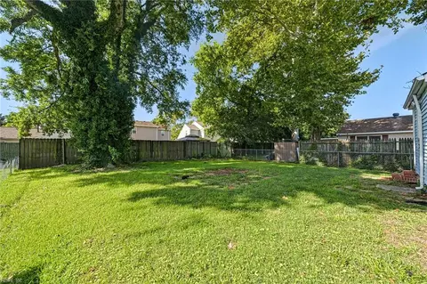 Exterior - 607 Lee St, Hampton, VA 23669 photo 3 of 5