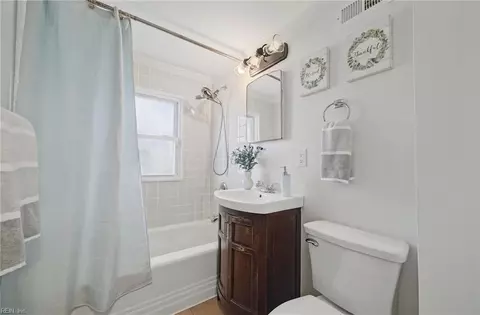 Bath - 607 Lee St, Hampton, VA 23669 photo 2 of 3