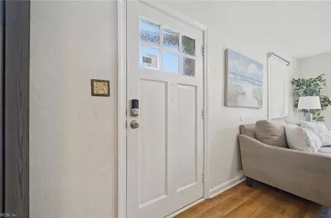 Entry Way - 607 Lee St, Hampton, VA 23669 photo 1 of 2
