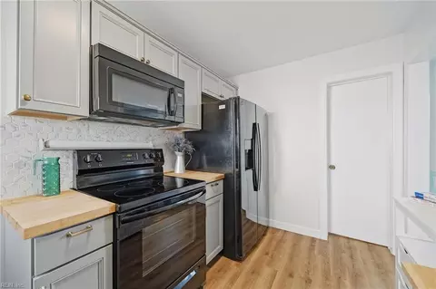 Kitchen - 607 Lee St, Hampton, VA 23669 photo 3 of 3