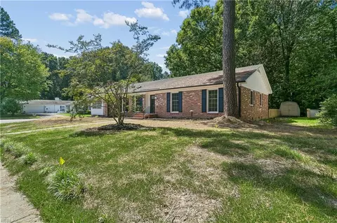682 Village Green Pw Pkwy, Newport News, VA 23602