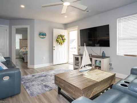 Living - 39 W Sunset Rd, Hampton, VA 23669 photo 1 of 2