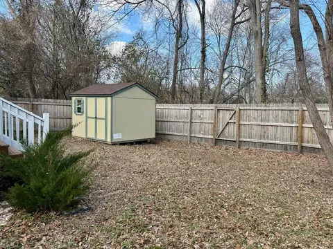 Exterior - 39 W Sunset Rd, Hampton, VA 23669 photo 3 of 4