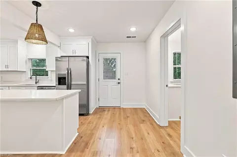 Entry Way - 112 Buckroe Ave, Hampton, VA 23664 photo 4 of 4