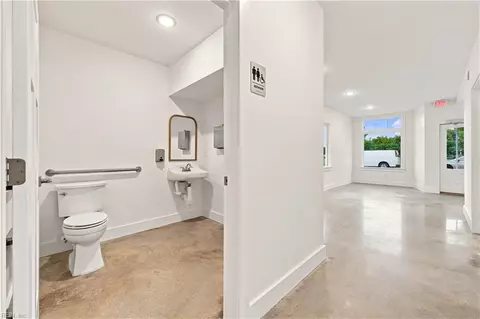 Entry Way - 112 Buckroe Ave, Hampton, VA 23664 photo 3 of 4