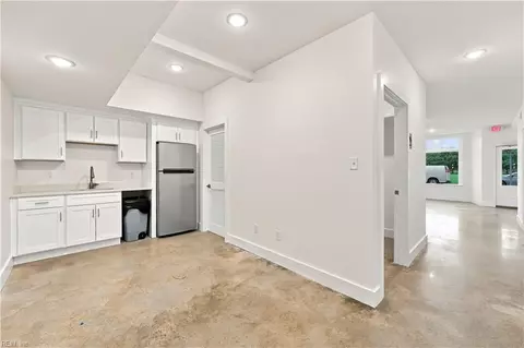 Entry Way - 112 Buckroe Ave, Hampton, VA 23664 photo 1 of 4