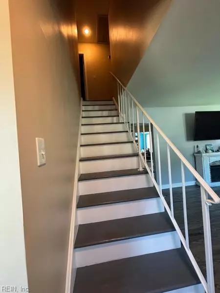 Entry Way - 132 Fort Worth St, Hampton, VA 23669 photo 2 of 2