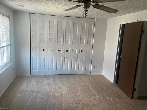 Bedroom - 1318 Peabody Dr, Hampton, VA 23666 photo 1 of 5