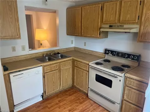 Kitchen - 1318 Peabody Dr, Hampton, VA 23666 photo 2 of 2