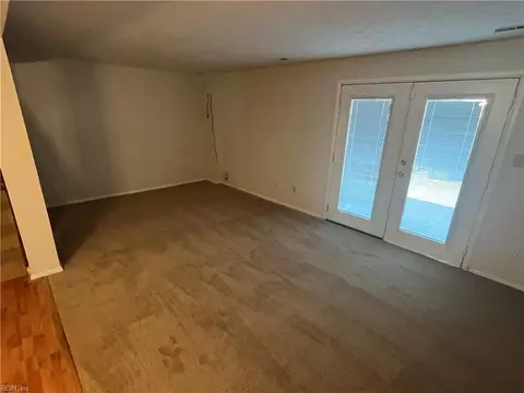 Living - 1318 Peabody Dr, Hampton, VA 23666 photo 2 of 3