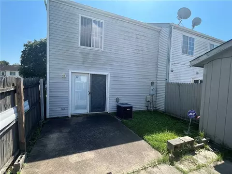Exterior - 1318 Peabody Dr, Hampton, VA 23666 photo 3 of 5