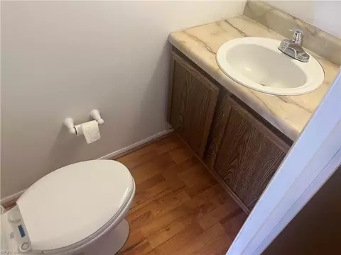 Bath - 1318 Peabody Dr, Hampton, VA 23666 photo 1 of 3