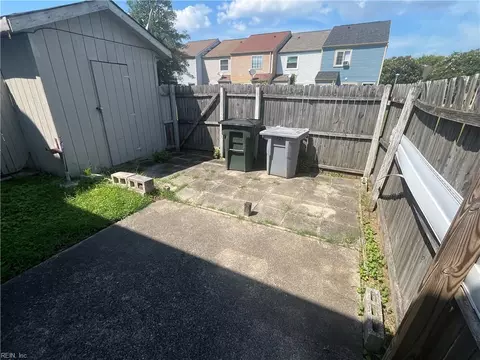 Exterior - 1318 Peabody Dr, Hampton, VA 23666 photo 5 of 5
