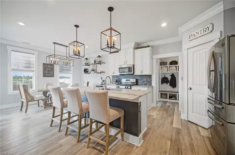 2517 Number Ten Ln, Chesapeake, VA 23323