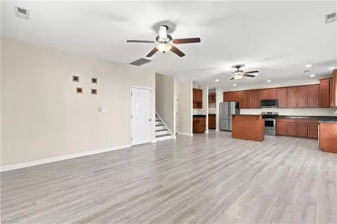 Living - 319 Maplewood St, Hampton, VA 23669 photo 6 of 6
