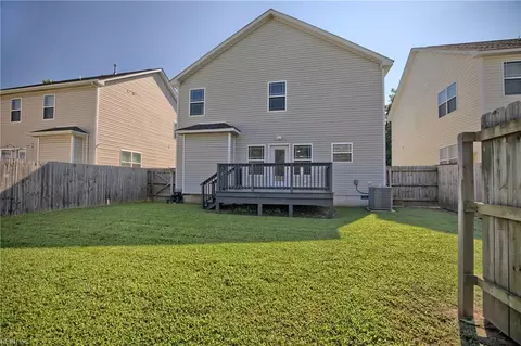 Exterior - 319 Maplewood St, Hampton, VA 23669 photo 5 of 6