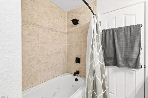 Bath - 319 Maplewood St, Hampton, VA 23669 photo 4 of 4