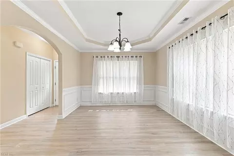 Entry Way - 319 Maplewood St, Hampton, VA 23669 photo 2 of 3