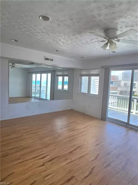 Living - 12 Cantamar Ct #CT, Hampton, VA 23664 photo 3 of 3