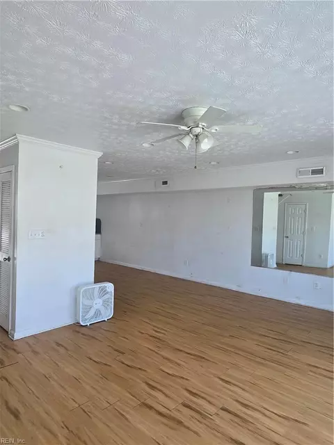Living - 12 Cantamar Ct #CT, Hampton, VA 23664 photo 2 of 3