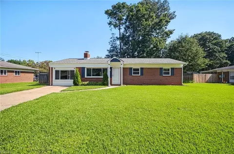 313 Sparrow Rd, Chesapeake, VA 23325