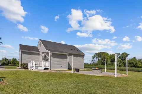 Exterior - 31353 Millfield Rd, Wakefield, VA 23888 photo 5 of 10