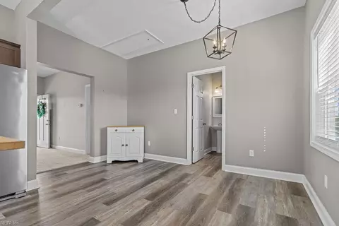 Entry Way - 31353 Millfield Rd, Wakefield, VA 23888 photo 3 of 6