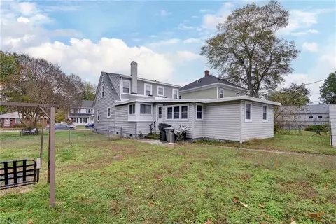Exterior - 135 Pochin Pl, Hampton, VA 23661 photo 9 of 10
