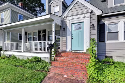 Exterior - 135 Pochin Pl, Hampton, VA 23661 photo 4 of 10