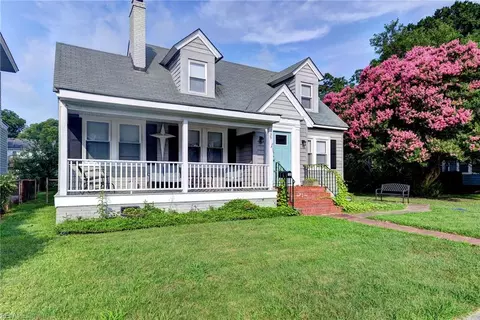 Exterior - 135 Pochin Pl, Hampton, VA 23661 photo 2 of 10