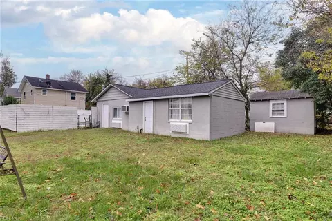 Exterior - 135 Pochin Pl, Hampton, VA 23661 photo 10 of 10