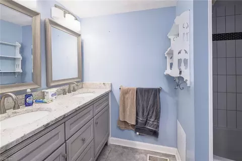 Bath - 135 Pochin Pl, Hampton, VA 23661 photo 3 of 3