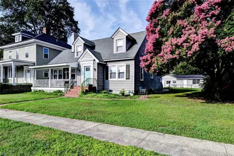 Exterior - 135 Pochin Pl, Hampton, VA 23661 photo 3 of 10