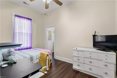 Bedroom - 414 Lee St, Hampton, VA 23669 photo 3 of 3