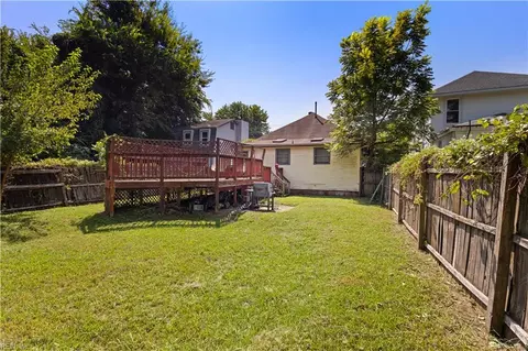 Exterior - 414 Lee St, Hampton, VA 23669 photo 5 of 6