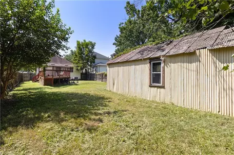 Exterior - 414 Lee St, Hampton, VA 23669 photo 4 of 6