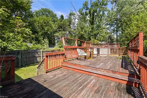 Exterior - 414 Lee St, Hampton, VA 23669 photo 3 of 6