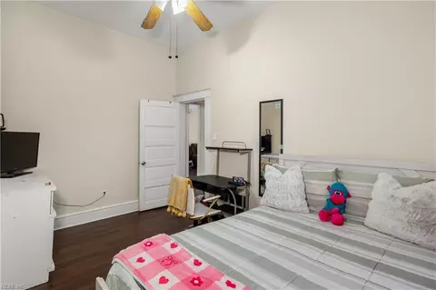 Bedroom - 414 Lee St, Hampton, VA 23669 photo 2 of 3