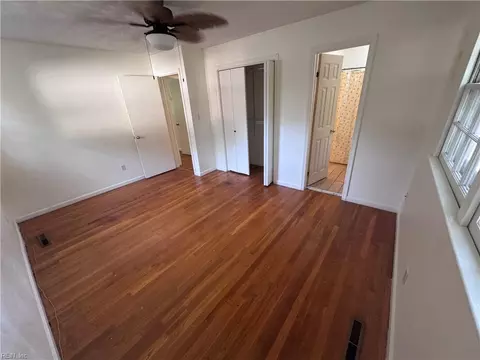 Bedroom - 1039 Windjammer Dr, Hampton, VA 23669 photo 5 of 8