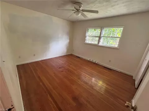 Bedroom - 1039 Windjammer Dr, Hampton, VA 23669 photo 8 of 8