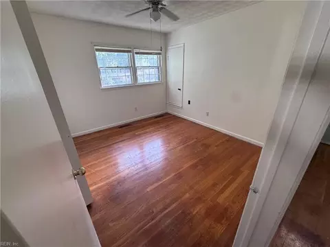 Bedroom - 1039 Windjammer Dr, Hampton, VA 23669 photo 4 of 8