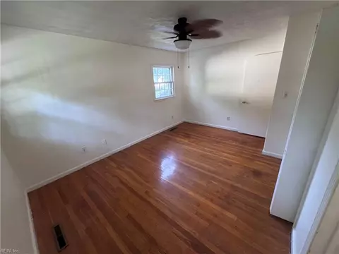 Bedroom - 1039 Windjammer Dr, Hampton, VA 23669 photo 6 of 8
