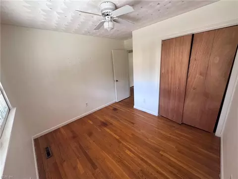 Bedroom - 1039 Windjammer Dr, Hampton, VA 23669 photo 3 of 8